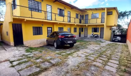 Casa a venda 4 quartos sendo 1 suite e 11 kitnets em lote de 750m2.