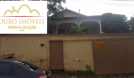 Casa de 03 quartos, sala e varanda, 02 vagas