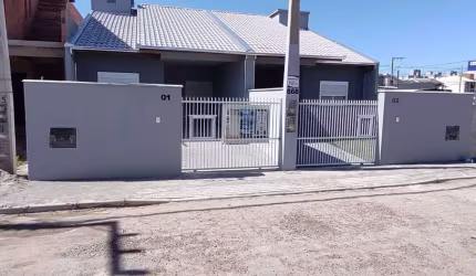 Geminado Para Vender com 3 quartos, sendo 1 suíte aprox. 700m da praia de Balneário Piçarras - SC. Ref. 363