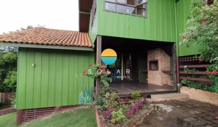 Casa Com Vista Ampla Para o Mar à Venda, com 3 dormitórios em um terreno de 980m², a aprox. 280m da Praia Grande em Penha/SC. Ref. 442