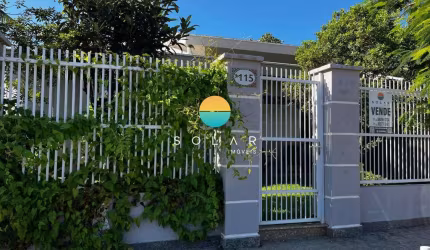 Casa Para Vender com 2 suítes e mais 02 dormitórios, aprox. 100m da Praia Grande em Penha/SC. Ref. 450