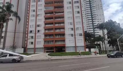 Apartamento amplo, proximo do Shopping Mueller, Centro Civico, Passeio Publico