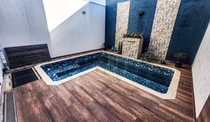 Sobrado com piscina privativa, 3 dormitórios sendo 1 suíte