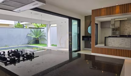 Excelente Sobrado com 3 suítes e piscina no Condomínio Ouroville em Taubaté SP