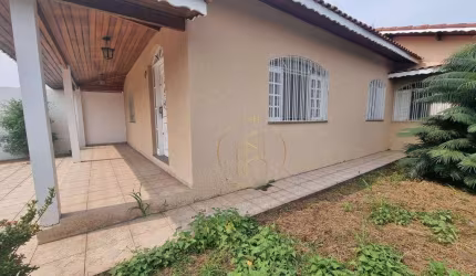 Casa térrea com 4 dormitórios sendo 1 suíte e quintal no Chácara do Visconde em Taubaté SP