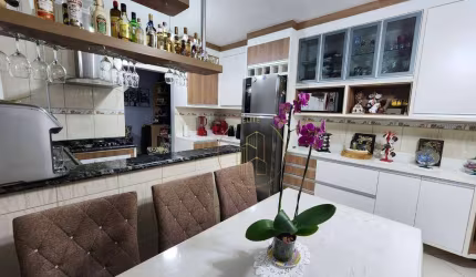 Casa assobradada, no Jardim América em Taubaté SP