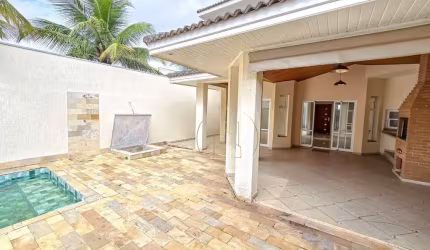 Belo sobrado com piscina no Condomínio Taubaté village