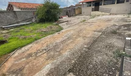 LOTE COM BARRACAO NO SANTA ROSA