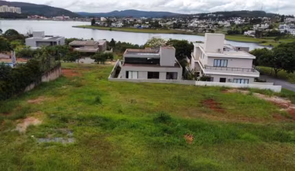 lote de 598 metros em condominio
