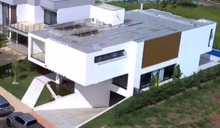 CASA NO CONDOMINIO GRAN ROYALE