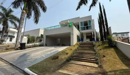 CASA NO CONDOMINIO FECHADO OURO VERDE