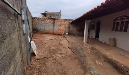 Casa com 2 quartos à venda no Jardim Montanhês, Ibirité  por R$ 290.000