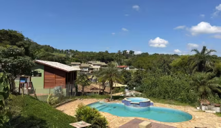 Casa em Condomínio para Locação em Atibaia, Cond. Chacara Pedra Grande, 2 dormitórios, 1 suíte, 2 banheiros