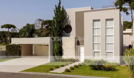 CASA COM JARDIM NO CAMPO COMPRIDO