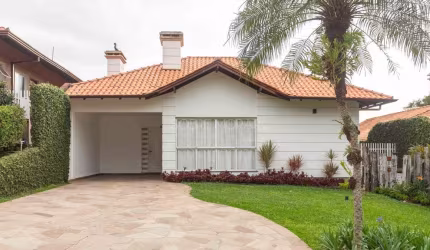 Charmosa casa térrea de 240m²