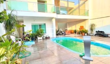 Casa Duplex residencial para Venda em rua pública, Cruzeiro, Feira de Santana, 4 quartos, 1 suíte, 2 salas, 3 banheiros, 4 vagas, Piscina, 300m² área