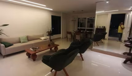 Casa Duplex para locação no cond Alphaville Litoral Norte 1, Vila de Abrantes, Camaçari, 5 suítes, 1 sala, 8 banheiros, 4 vagas, 290m² área total.