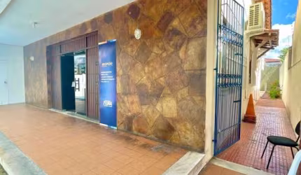 Casa comercial para Venda no Centro, Feira de Santana 4 quartos, 2 salas, 2 vagas, 540m² área total.