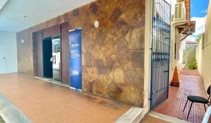 Casa comercial para Venda no Centro, Feira de Santana 4 quartos, 2 salas, 2 vagas, 540m² área total.