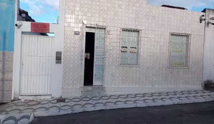 Casa residencial para Venda na AV. Medeiros Neto, Itaberaba,  com Quarto, sala, banheiro, quintal, 248,00 m² área total.