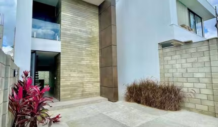 Casa Duplex residencial para Venda em rua Pública no bairro SIM, Feira de Santana 3 quartos, 1 sala, 2 banheiros, 2 vagas 180m² área total.