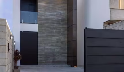 Casa residencial para Venda em rua pública, Sim, Feira de Santana, 3 quartos, 1 suíte, 1 sala, 1 banheiro, 2 vagas, 180m² área total.