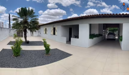 Casa residencial para Venda em rua pública, Muchila, Feira de Santana, 5 quartos, 1 suíte, 1 sala, 2 banheiros, 5 vagas, 600m² área total.