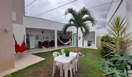 Casa para Venda, no Condomínio Villa Felicittá na Avenida Artêmia Pires, em Feira de Santana, 2 Quartos, sala, 2 banheiros, 220m² Área Total.
