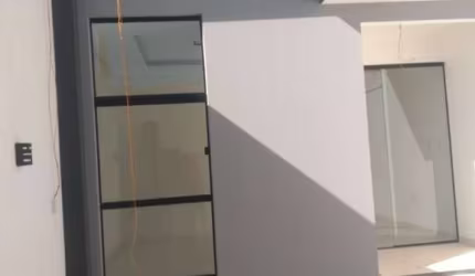 Casa residencial para Venda em rua pública, Conceição, Feira de Santana, 3 quartos, 1 suíte, 1 sala, 1 banheiro, 2 vagas, 125m² área total.