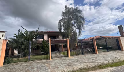 Casa residencial para Venda em rua pública, Sim, Feira de Santana, piscina, 3 suítes com closet, 3 salas, 4 banheiros, 6 vagas, 1.240m² área total.