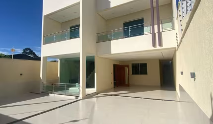 Casa residencial para Venda em rua pública, Mangabeira, Feira de Santana, 4 quartos, 3 suítes, 2 salas, 5 banheiros, 5 vagas, 300m² área total.