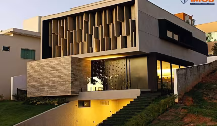 Casa Duplex para Venda, 4 Suítes, 5 Banheiros, Área Total de 300 m²,  em Condomínio Fechado, Alphaville , Abrantes, Camaçari.