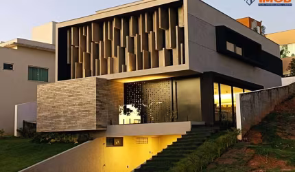 Casa Duplex para Venda, 4 Suítes, 5 Banheiros, Área Total de 300 m²,  em Condomínio Fechado, Alphaville , Abrantes, Camaçari.