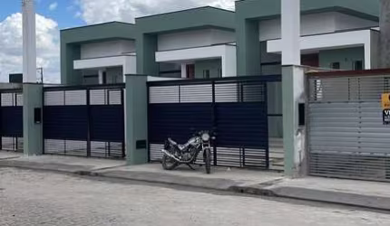 Casa residencial para Venda em rua pública, Sim, Feira de Santana, 3 quartos, 1 suíte, 1 sala, 2 banheiros, 2 vagas, 135m² área total.