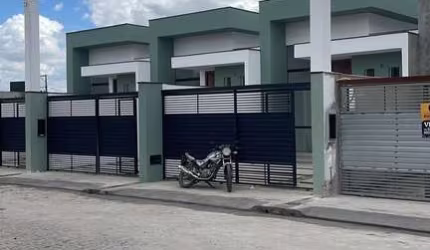 Casa residencial para Venda em rua pública, Sim, Feira de Santana, 3 quartos, 1 suíte, 1 sala, 2 banheiros, 2 vagas, 135m² área total.