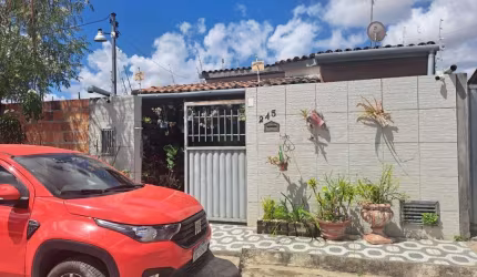 Casa residencial para Venda em rua Pública no Papagaio, Feira de Santana, 2 quartos, 1 sala, 1 banheiro, 1 vaga