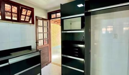 Casa na Santa Mônica, 3 Suítes, Dependência, 3 Vagas Cobertas de Garagem, em via Pública, para Venda, em Feira de Santana.