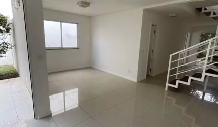 Casa residencial para Locação em condomínio fechado, Sim, Feira de Santana, 3 suítes, 1 sala, 4 banheiros, 2 vagas, 200m² área total.