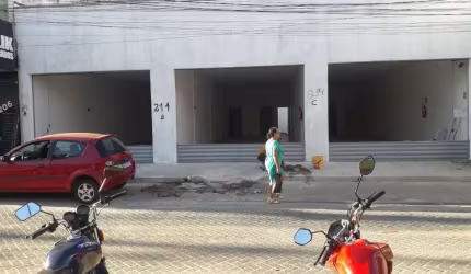 Galpao comercial para Locação em rua pública, Centro, Feira de Santana, 1 sala, 1 banheiro, 74,25 m² área total.