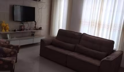 Casa no Capuchinhos, Duplex, em Rua Pública, 3 Suítes, Closet, Dependência Completa, Quintal, para Venda, em Feira de Santana.