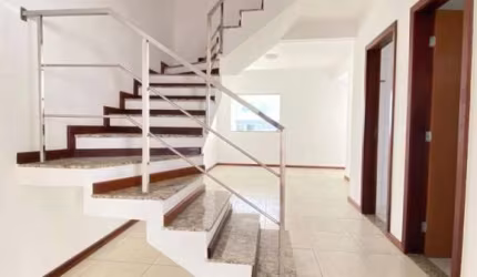 Casa no Sim, Duplex, 3 Quartos, Suíte, Varanda, Armários, Quintal, para Venda, no Supremo Residencial, em Feira de Santana.