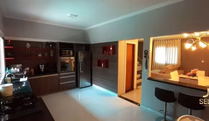 Sobrado triplex para venda, 4 Quartos, 4 Banheiros, 2 Suítes, com 167m², 2 vagas