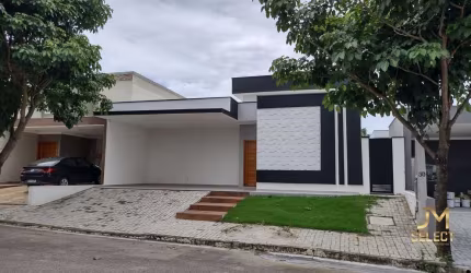 Casa em Condomínio / 3 Quartos ( 1 Suíte ) / 3 Banheiros / 300m² / 4 vagas