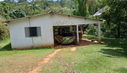 CHARMOSA CHÁCARA COM RIACHO NA ZONA NORTE DE SJC - CH00221