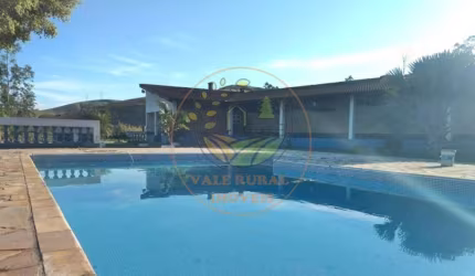 BELÍSSIMO SÍTIO COM PISCINA DE ÁGUA NATURAL, PASTO FORMADO, E NASCENTE EM SJC - ST00112