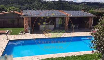 EXCELENTE CHÁCARA COM PISCINA, CASA DE HÓSPEDE, E MUITAS BENFEITORIAS EM PINHALZINHO! CH00170