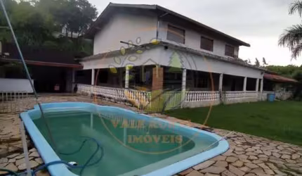 EXCELENTE CHÁCARA NA REGIÃO SUDESTE COM 2 GALPÕES E PISCINA ! CH00164