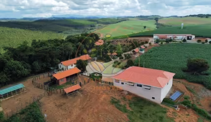 MARAVILHOSA FAZENDA NO SUL DE MINAS COM  171 HECTARES, RICA EM ÁGUAS E EXCELENTE INFRAESTRUTURA ! FA00057
