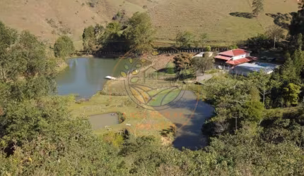 IMPERDÍVEL! SITIO COM LAGO ENORME, ÓTIMO ACESSO, FARTURA DE ÁGUA   ST00056
