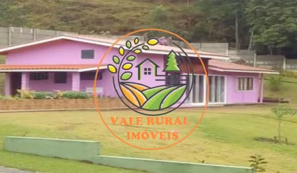IMPERDÍVEL! MARAVILHOSA CHÁCARA DE 6.050,40 M² COM POMAR, PISCINA E MUITA ÁGUA!!!  CH00081